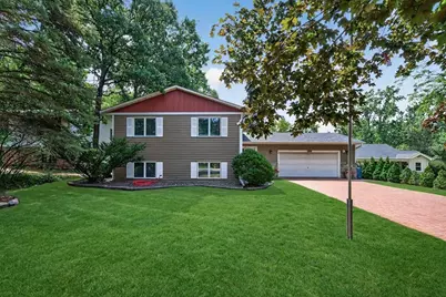2048 17th Avenue E, North Saint Paul, MN 55109 - Photo 2