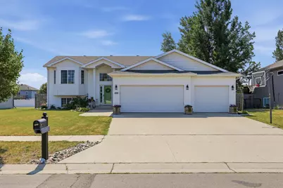 1227 38th Avenue S, Moorhead, MN 56560 - Photo 1