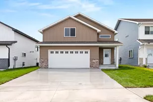 2515 38th Ave S, Moorhead, MN 56560 - Photo 1