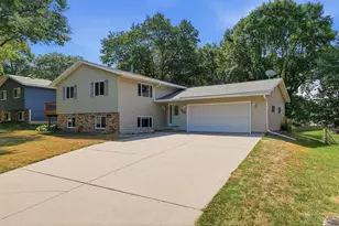 736 11th St N, Sauk Rapids, MN 56379 - Photo 1