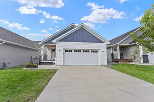 257 McCarrons Pl W, Roseville, MN 55113 - Photo 2