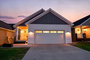 257 McCarrons Pl W, Roseville, MN 55113 - Photo 1