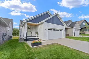 257 McCarrons Pl W, Roseville, MN 55113 - Photo 1