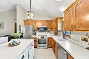 19002 Barrington Dr, Eden Prairie, MN 55346 - Photo 8