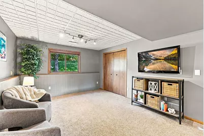 19002 Barrington Drive, Eden Prairie, MN 55346 - Photo 16