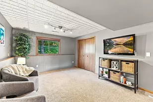 19002 Barrington Dr, Eden Prairie, MN 55346 - Photo 16