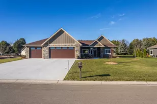 626 Lake Forest Cir, Detroit Lakes, MN 56501 - Photo 2
