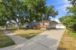 922 27th St N, Fargo, ND 58102 - Photo 2
