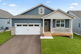 2141 Blf Hts Dr, Shakopee, MN 55379 - Photo 1
