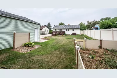 214 Poplar Street E, South Saint Paul, MN 55075 - Photo 4