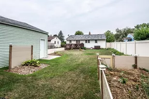 214 Poplar St E, South Saint Paul, MN 55075 - Photo 4
