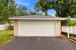 8354 Valentine Terrace, Bloomington, MN 55431 - Photo 28