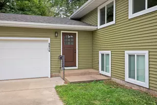 5616 Perry Ave N, Crystal, MN 55429 - Photo 2