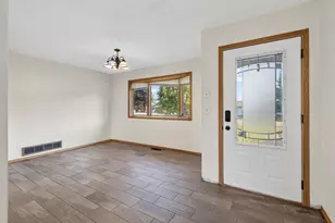 515 SW 9th Street SW, Braham, MN 55006 - Photo 6
