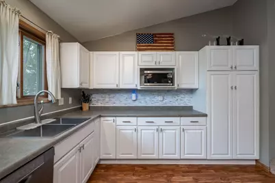 1114 Engesser Lane, Saint Peter, MN 56082 - Photo 10