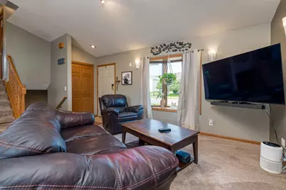 1114 Engesser Lane, Saint Peter, MN 56082 - Photo 4