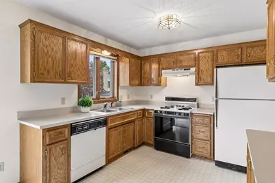 972 Pointe Way, Eagan, MN 55123 - Photo 6