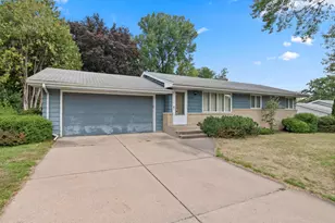 405 Terrace Dr, Roseville, MN 55113 - Photo 2
