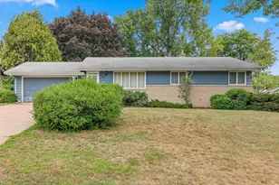 405 Terrace Dr, Roseville, MN 55113 - Photo 1