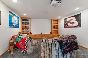 2437 Matterhorn Dr E, Maplewood, MN 55119 - Photo 30