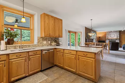 2437 Matterhorn Drive E, Maplewood, MN 55119 - Photo 6