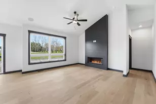 909 Acorn Ct, Hudson, WI 54016 - Photo 12