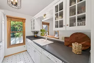 8087 Curtis Ln, Eden Prairie, MN 55347 - Photo 4