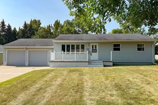 518 E St Charles Ave, Fergus Falls, MN 56537 - Photo 2
