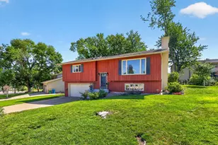 376 Norseman Ct NW, Rochester, MN 55901 - Photo 2