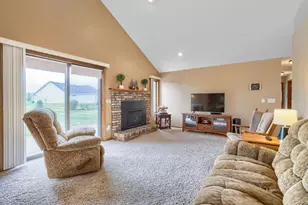 1411 Ridgewood Ct, Hastings, MN 55033 - Photo 4