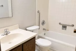 812 Hills Ave, Jackson, MN 56143 - Photo 6