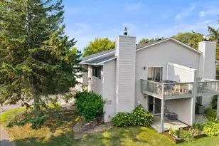 2823 Wimbledon Ridge, Woodbury, MN 55125 - Photo 2