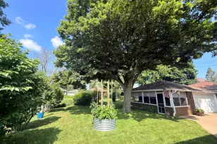 2055 English St, Maplewood, MN 55109 - Photo 18