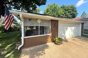2055 English St, Maplewood, MN 55109 - Photo 16