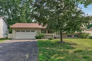 7460 Berkshire Way, Maple Grove, MN 55311 - Photo 4