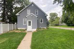 1224 Frank Hall Dr, Albert Lea, MN 56007 - Photo 2
