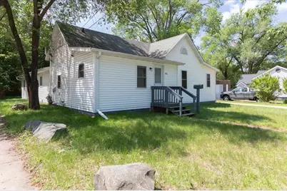 408 18th Avenue E, Menomonie, WI 54751 - Photo 8