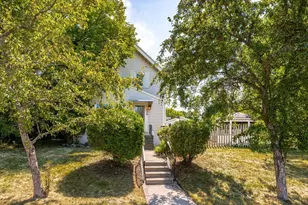 824 E 11th St, Duluth, MN 55805 - Photo 38