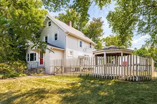 824 E 11th St, Duluth, MN 55805 - Photo 1