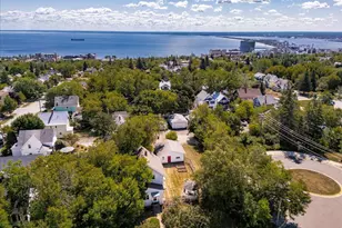 824 E 11th St, Duluth, MN 55805 - Photo 52