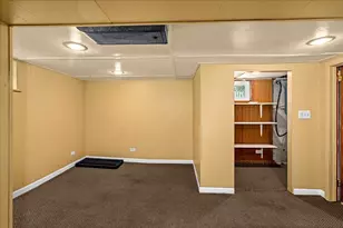 824 E 11th St, Duluth, MN 55805 - Photo 32
