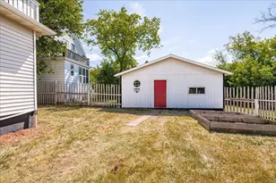 824 E 11th St, Duluth, MN 55805 - Photo 42