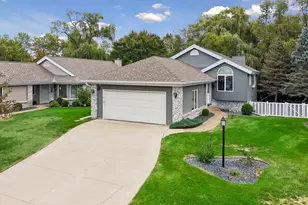5734 Heather Ridge Dr, Shoreview, MN 55126 - Photo 2