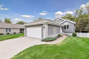 5734 Heather Ridge Dr, Shoreview, MN 55126 - Photo 4