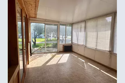 906 W Walnut Avenue, Olivia, MN 56277 - Photo 2