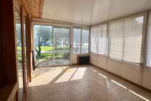 906 W Walnut Ave, Olivia, MN 56277 - Photo 2