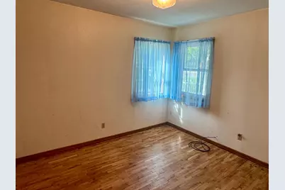 906 W Walnut Avenue, Olivia, MN 56277 - Photo 6