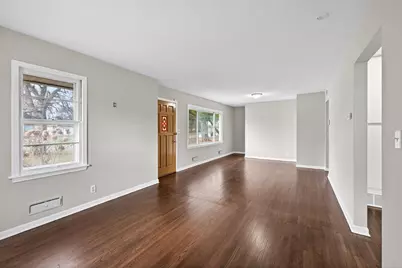 121 Roselawn Avenue E, Maplewood, MN 55117 - Photo 8