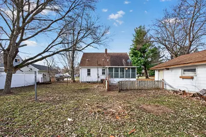 121 Roselawn Avenue E, Maplewood, MN 55117 - Photo 2