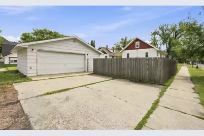 1021 9th Avenue N, Fargo, ND 58102 - Photo 2